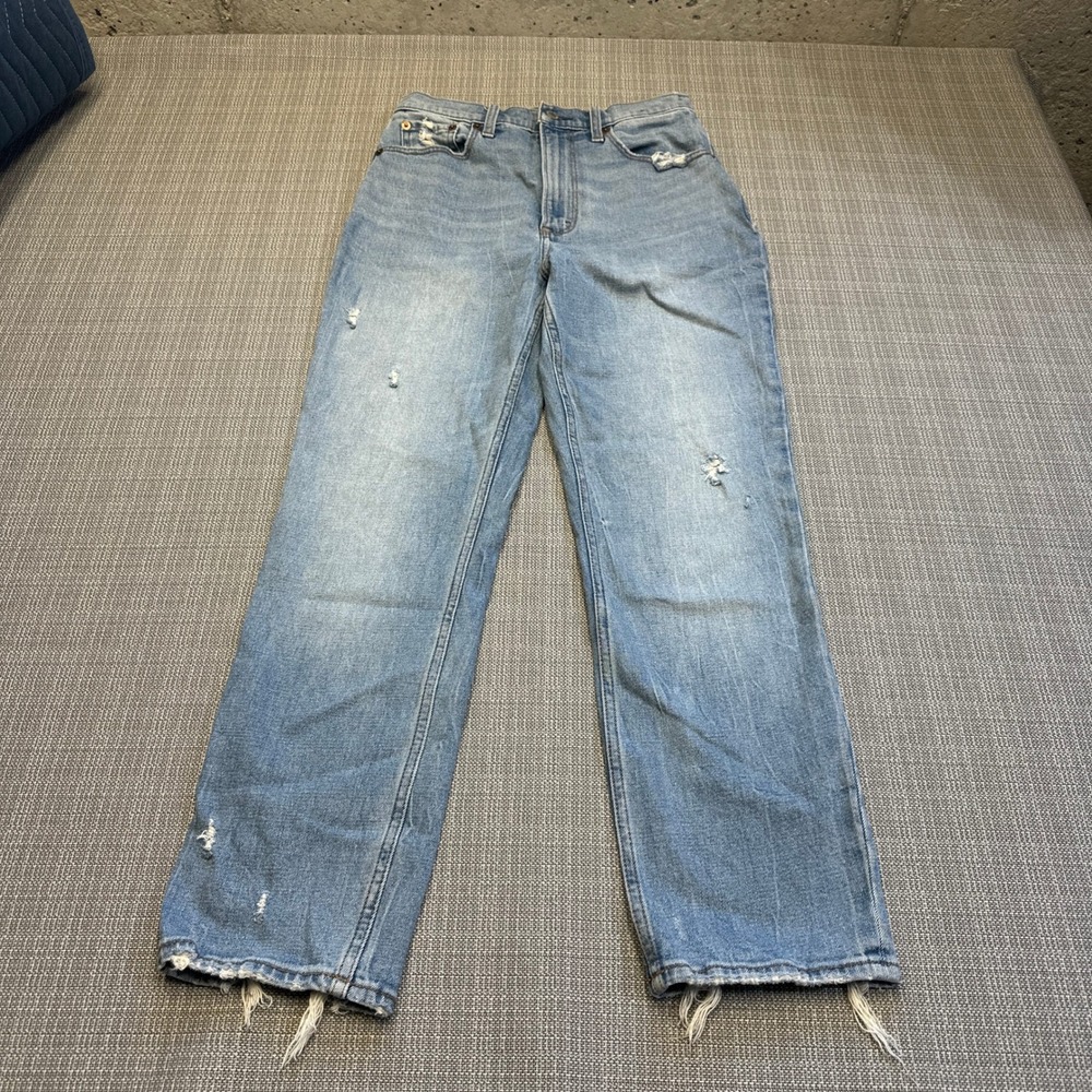 Abercrombie Fitch Ultra High Rise Mom Jean 27 / 4R Light Wash‎ Distressed Blue